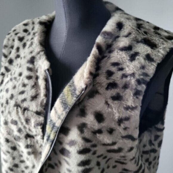 YEST Reversible Leopard / Plaid Vest NWT Sz 12 - Picture 9 of 10